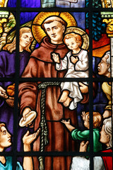 Obraz premium Saint Anthony stained glass in Imaculada Conceiaon da Mae de Deus's church, Salvador