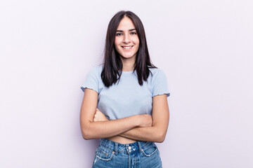 Obraz premium Young caucasian woman isolated on pink background who feels confident, crossing arms with determination.