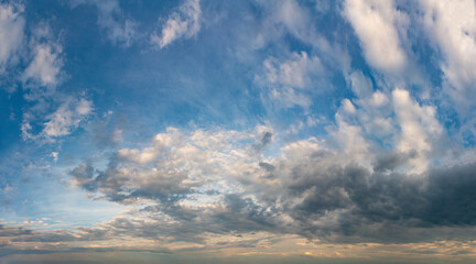 Obraz premium Fantastic thunderclouds at sunrise