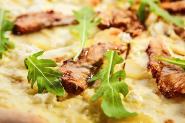 Pizza with eel, pear and cheese sauce