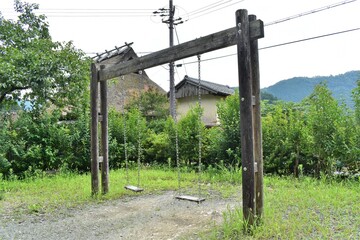 日本の田舎、原風景、夏、美山、かやぶき、美山かやぶきの里、公園、ブランコ