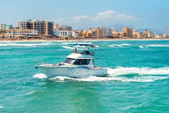 Boat trip along the beach in Can Picafort