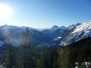 Obraz premium Wintry mountain view from Pleisenspitze mountain, Karwendel, Austria
