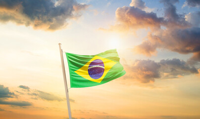 Brazilië nationale vlag doek stof zwaaien in de lucht - Image
