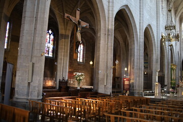 Obraz premium La cathédrale Saint Pierre, de style gothique, vue de l'intérieur, ville de Saint Flour, département du Cantal, France