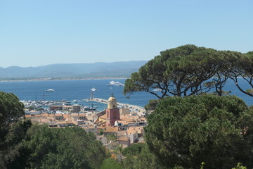 Fototapeta na wymiar Village de Saint-Tropez sur la Côte d'Azur
