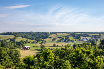 Fototapeta na wymiar Rolling hills in the farmland of Amish country | Holmes County Ohio