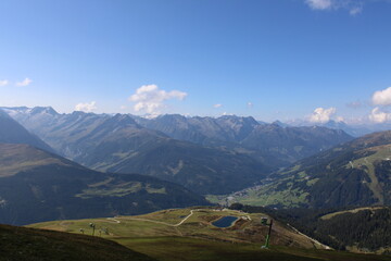 Fototapeta na wymiar view from the top of the mountain austrian alps