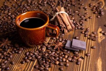 Abwaschbare Fototapete Kaffee Bar ceramic brown cup with black coffee and grains on wooden background still life