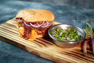 Hambuerguezas, pizza y papa fritas