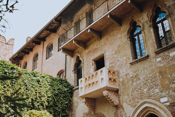  Juliet's house in Verona, Italy. Romance and love.