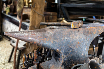 Schmied - Metallgestaltung - Eisen - Ambos - Mittelalter