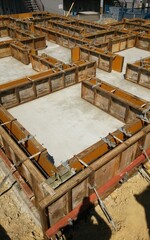 建設途中の建物(基礎部分)