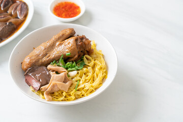 Egg noodles served dry with braised duck