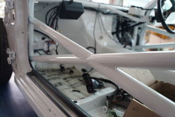 Race car's roll cage design