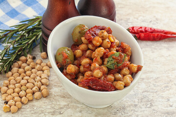 Chickpea beans with dry tomato and olives