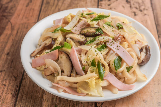 やきうどん の画像 1 746 件の Stock 写真 ベクターおよびビデオ Adobe Stock