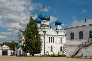 Fototapeta na wymiar The Epiphany Cathedral in the ancient Russian town of Uglich.The Epiphany Monastery 