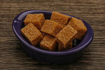 Cane sugar cubs in the bowl