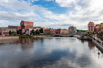 Obraz premium Aurora Town riverside view in Aurora Town of Illinois