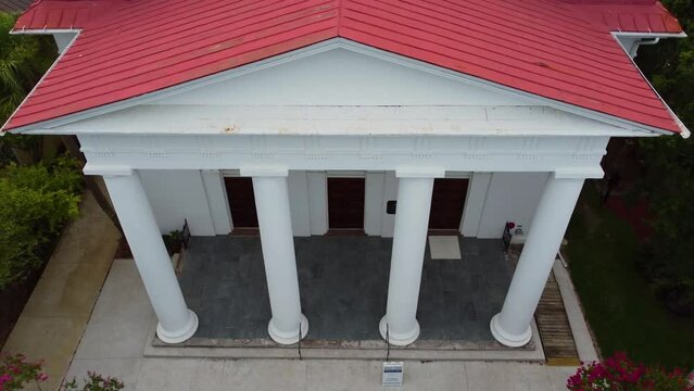 An elevating drone shot of First Baptist Church, Charleston, SC