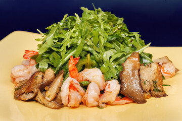 Shrimp salad with arugula and oyster mushrooms