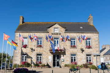 façade de la mairie de la commune des pieux dans le cotentin - obrazy, fototapety, plakaty