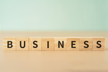 ビジネスのイメージ｜「BUSINESS」と書かれたブロック
