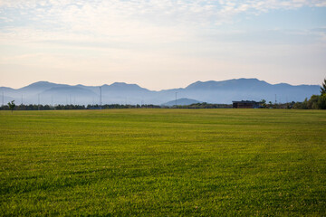 日没前の大芝生広場(山口県山口市阿知須)