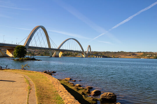 Paisagem do Lago Parano&aacute; e Ponte Juscelino Kubitschek em Bras&iacute;lia.