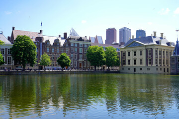 Fototapeta na wymiar Mauritshuis art museum on Hofvijver pond, The Hague, Netherlands