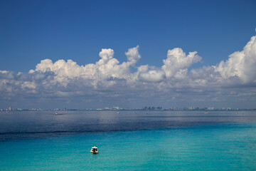 Obraz premium A small boat off the coast of Punta Sur on Isla Mujeres, Mexico