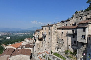 Fototapeta na wymiar Panoramic view of the Molise village of Pesche, Italy.