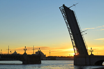 Obraz premium Trinity (Troitsky) bascule bridge across the Neva in Saint Petersburg, Russia in early morning at dawn