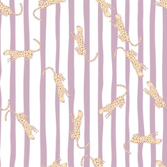 Doodle cheetah seamless pattern. Hand drawn cute leopard endless wallpaper. Wild animals background.
