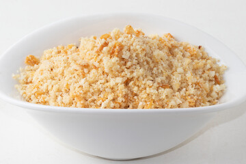 Toasted manioc flour in a bowl.