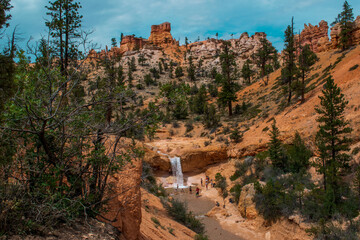 Fototapeta premium Waterfall with swimmers in Bryce Canyon