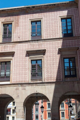 Edificios en la entrada de la Plaza Mayor de Gijón