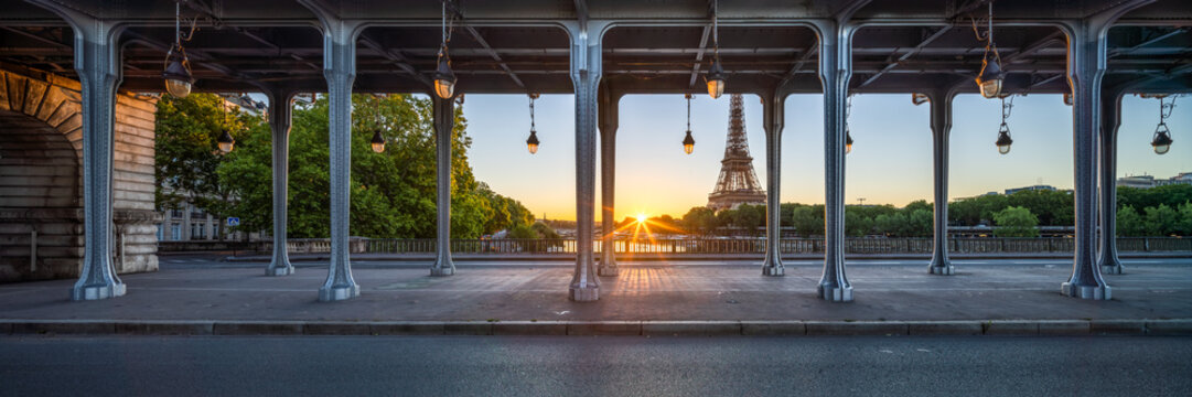 Pont de Bir-Hakeim panorama at sunrise with view of Eiffel Tower, Paris, France
