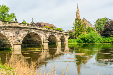 Fototapeta premium Wiew of the Engish Bridge and United Reformed Church across the River Severn in Shrewsbury in Shropshire, UK