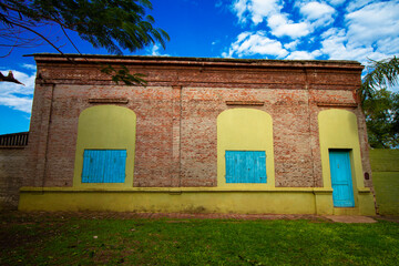 Fototapeta na wymiar old house in the village with blue sky