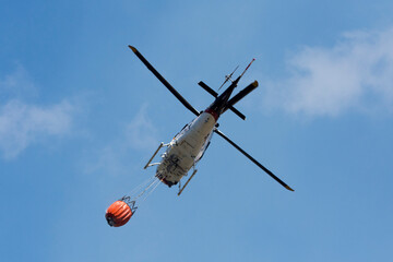 Helicóptero contra incendios - obrazy, fototapety, plakaty