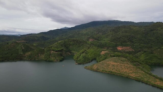 Di Linh beautiful lake - đi thuyền trên hồ tuyệt đẹp Việt Nam,  Dong Nai River - 4k, Full HD, FHD, HD - Vietnam from above - flycam in the sky of Vietnam