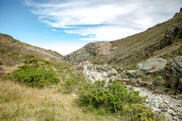 Fototapeta na wymiar montañas andinas en el perú.