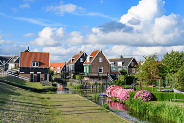 traditional houses on the island of Makren, netherlands - obrazy, fototapety, plakaty