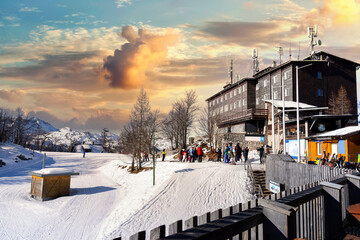 Fototapeta premium People skiing in Vogel, Slovenia. Sunny weather in the mountains on a perfect ski slope. Slopes in a beautiful ski resort on a sunny winter day.