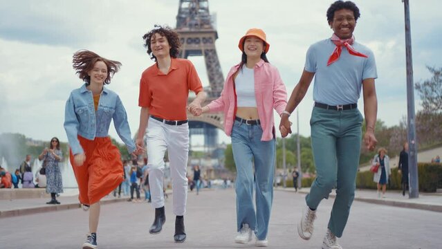 Video of an happy group of millennial teenagers spending time in Paris around the eiffel tower area