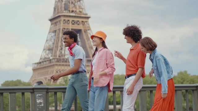 Video of an happy group of millennial teenagers spending time in Paris around the eiffel tower area