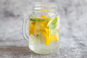 Lemon and mint flavored water