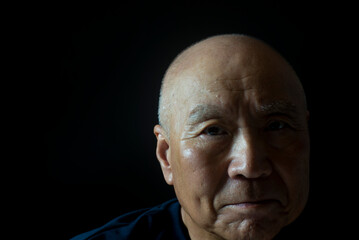 日本人シニア男性の顔